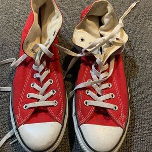 Men’s size 10 converse in red